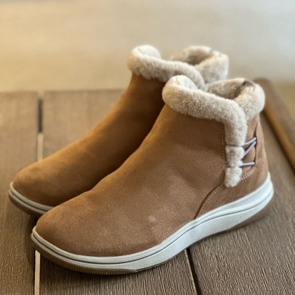 CLARKS | Cloudstepper Breeze Fur Booties